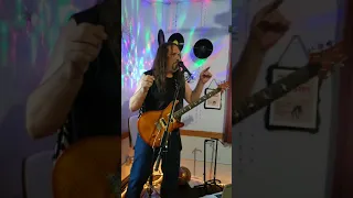 Johnny Jupiter plays "Messin With the Kid"