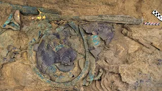Невероятные СОКРОВИЩА найденные случайно в гробнице бронзового века.