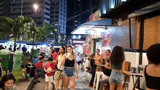 RECIFE A NOITE COMIDA DE RUA NA PRAÇA DE BOA VIAGEM PERNAMBUCO BRAZIL