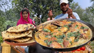 Tandoori Butter Chicken Karahi  and Naan Bread cooked in our Village Garden I Roza Food Rail I