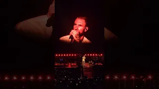 Adam Levine gets emotional singing 'Memories' at a Maroon 5 Europe Tour concert