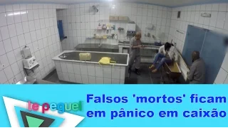 Falsos 'mortos' ficam em pânico em caixão