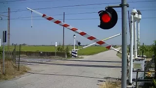 Spoorwegovergang Garbagna (I) // Railroad crossing // Passaggio a livello