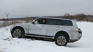 Pajero IV заезд в горку. диагональное вывешивание. Задняя блокировка.