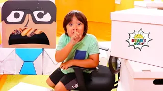 Can Ryan Escape the Giant Box Fort Obby Challenge!