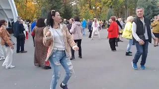 ПОТЕРЯЛ Я ЛЮБОВЬ И ДЕВЧОНКУ СВОЮ❤️ ТАНЦЬІ В ПАРКЕ ГОРЬКОГО ❤️ХАРЬКОВ 2023