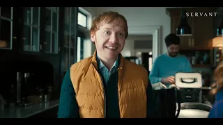 Servant 3x01 – Dorothy and Julian's vacation tradition | Lauren Ambrose, Rupert Grint singing