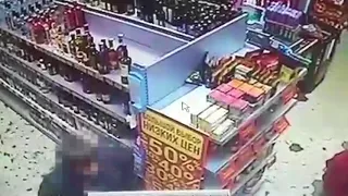 Дерзкая кража алкоголя из магазина в Калуге