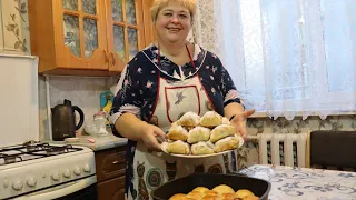 Слойки с яблоками и дружная семейка с конфетами.