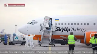 Літак з евакуйованими з Уханю українцями приземлився у Харкові