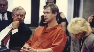 Documentário  Serial Killers -   Jeffrey Lionel Dahmer O Serial Killer da NETFLIX