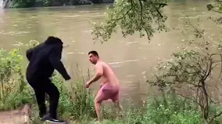 Headless man atack in the River-Prank