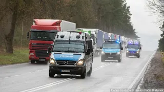 Kuźnica. Szturm imigrantów - policja jedzie w kierunku przejścia | Poland Belarus border conflict