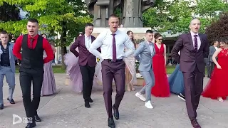 Уникален танц на абитуриенти от училището по изкуства в Добрич събра бурни овации