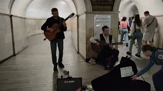 Старый клён - Девчата - Люсьена Овчинникова и Николай Погодин - отлично сыграли два гитариста #metro