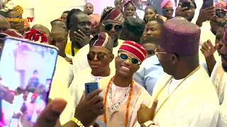 WIZKID ALL SMILES AS K1 DE ULTIMATE, OBA ELEGUSHI SERENADES HIM AT LATE MUM'S FUNERAL CEREMONY