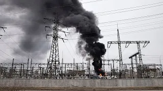 Последствия ударов РФ по энергосистеме Украины: жизнь без света, страх обстрелов и эвакуация…