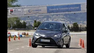 Toyota Yaris 2017 - Maniobra de esquiva (moose test) y eslalon | km77.com