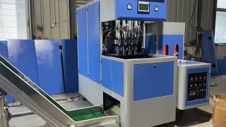 Semi-automatic four-cavity blow molding machine with conveyor belt, 2000BPH