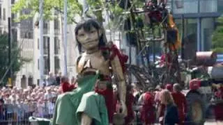 la petite géante et le scaphandrier  Royal de Luxe 2009