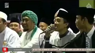 KASIAN SEKALI GUS AZMI KESETRUM MIC SAAT SEDANG SHOLAWATAN