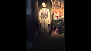 Pepper's Ghost skeleton illusion at Knott's Berry Farm Ghost Town