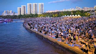 Saturday night when all the Seoulites came out! Han River Park Night Street Food Trucks & Market!