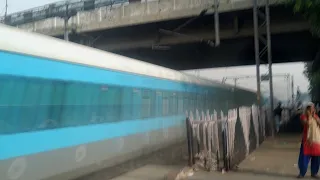 DANGEROUS!! 160 KMPH RUTHLESS SKIP FARIDABAD NEW TOWN BY GATIMAAN EXPRESS !!! INDIA'S FASTEST TRAIN