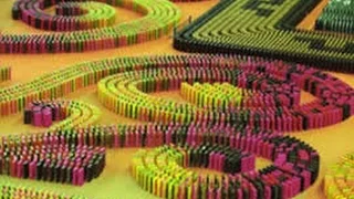 SPECTACUAR DOMINO!  OVER 30000 DOMINOES!