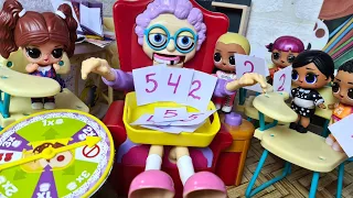 GREEDY GRANNY DOESN'T GIVE A GRADE😲🤣 Funny SCHOOL LOL SURPRISE Funny DOLLS cartoons Darinelka