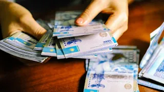 Неплатежеспособным гражданам Казахстана запретят брать кредиты