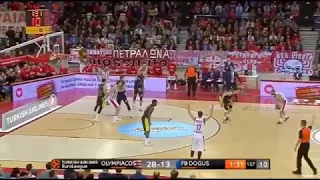 Olympiacos - Spanoulis punishes the switch with a 3 pointer