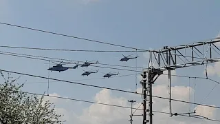 Пролёт вертолётов над станцией Подмосковная, подготовка к параду Победы 7.05.2019 год.