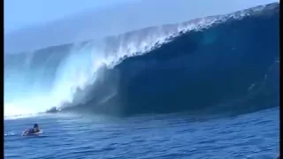 Laird Hamilton Stand Up Paddling into Teahupoo 2009