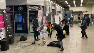 Guns N' Roses - Sweet Child O' Mine (Cover by Felipe Pavani) Time Square Station, New York