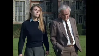 Elizabeth Hurley - Inspector Morse