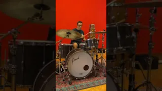 Thomas Lang testing a Peacock drumset