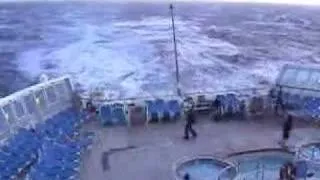 QE2 Dec 2004 - rough sea conditions