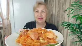 Как вкусно приготовить простую капусту с фасолью и с сосисками.