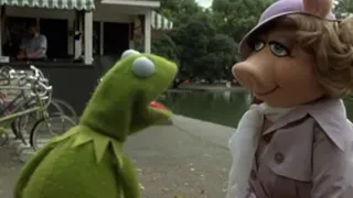 Muppet Caper Kermit Piggy Argue