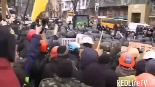 VIDEO   Ukrainian Riot Police Bloody Clash With Protesters in Kiev 2014