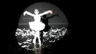 Ballet Trocadero, Dying Swan