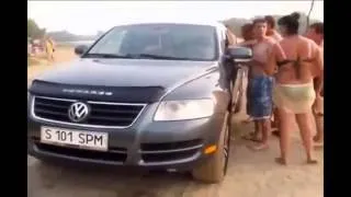 Люди на пляже против ОХРЕНЕВШЕГО пьяного БЫДЛА на джипе