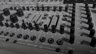 Behringer - System 100, 121 Dual VCF - Unboxing and some noise!