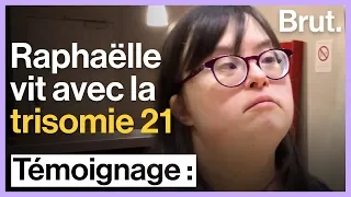 Raphaëlle est comédienne et vit avec la trisomie 21