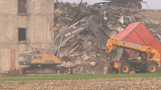 Final moments of historic Old Wilford Hall captured as crews demolished it