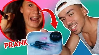 PRANK : JE CONGÈLE LE MAQUILLAGE DE MA SOEUR ( ELLE PÈTE UN CABLE !!! )