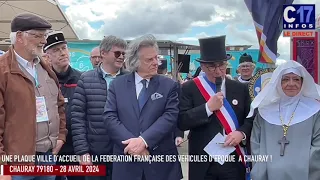 Une plaque de la FÉDÉRATION FRANÇAISE DES VÉHICULES D’ÉPOQUE POUR LA VILLE DE CHAURAY