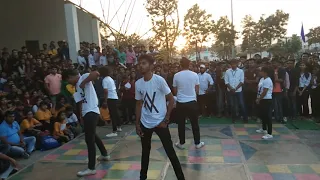 #Boys Vs girls competition Utkarsh 2k19 @ bbd college dance