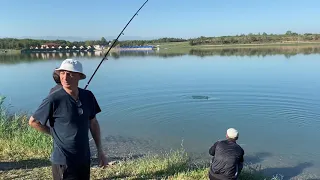 Поймали рыбу 8 кг на Грозненском море (водохранилище в Грозном, Чечня, чеченцы, рыбалка)